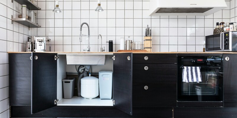 under sink water filtration system in modern kitchen
