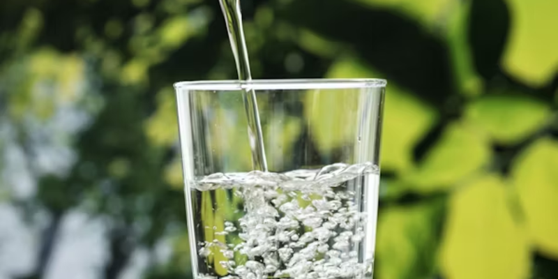 clean drinking water in glass kitchen home filtration